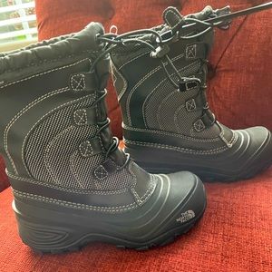 The North Face boys snow winter boots black